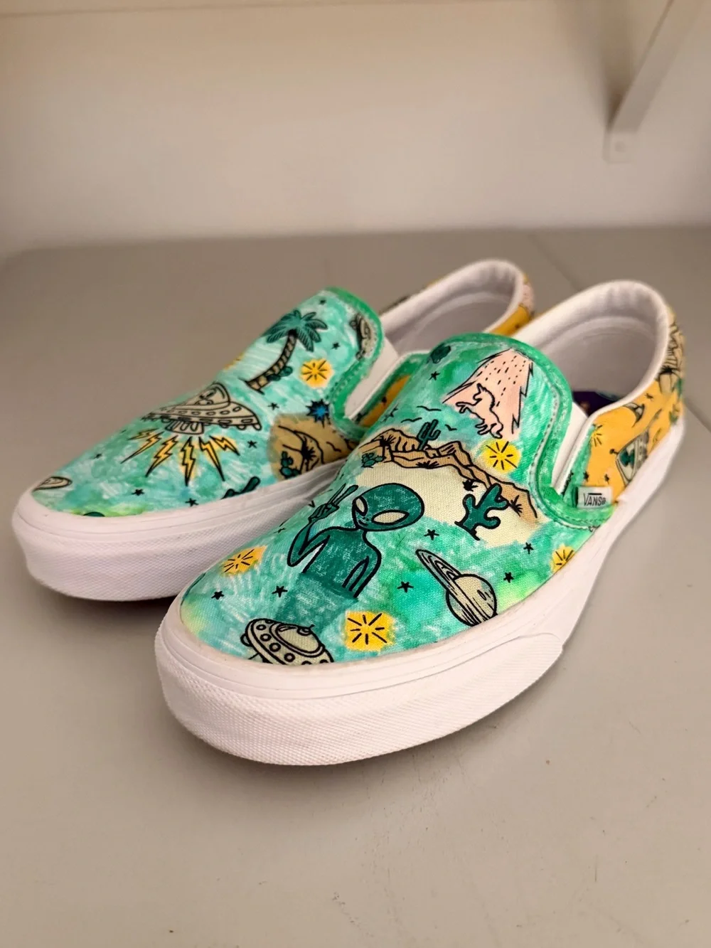 Vans Classic Slip - On Shoes Unidentified U-Paint Aliens UFOs Men 7 Women 8.5